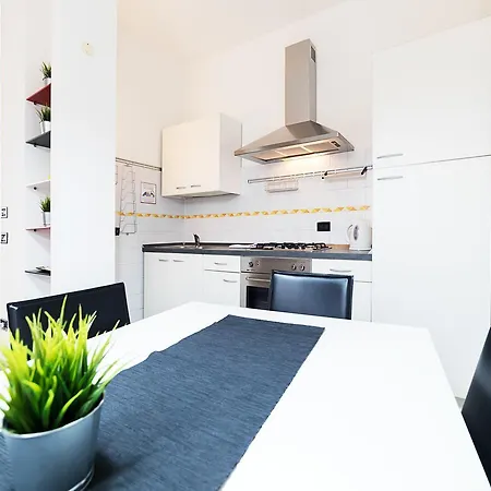 Black Stone Apartment *