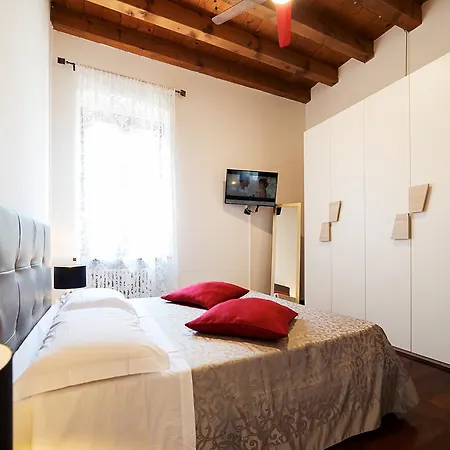 Black Stone Apartment *